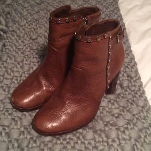 Adorable Tory Burch cognac booties!